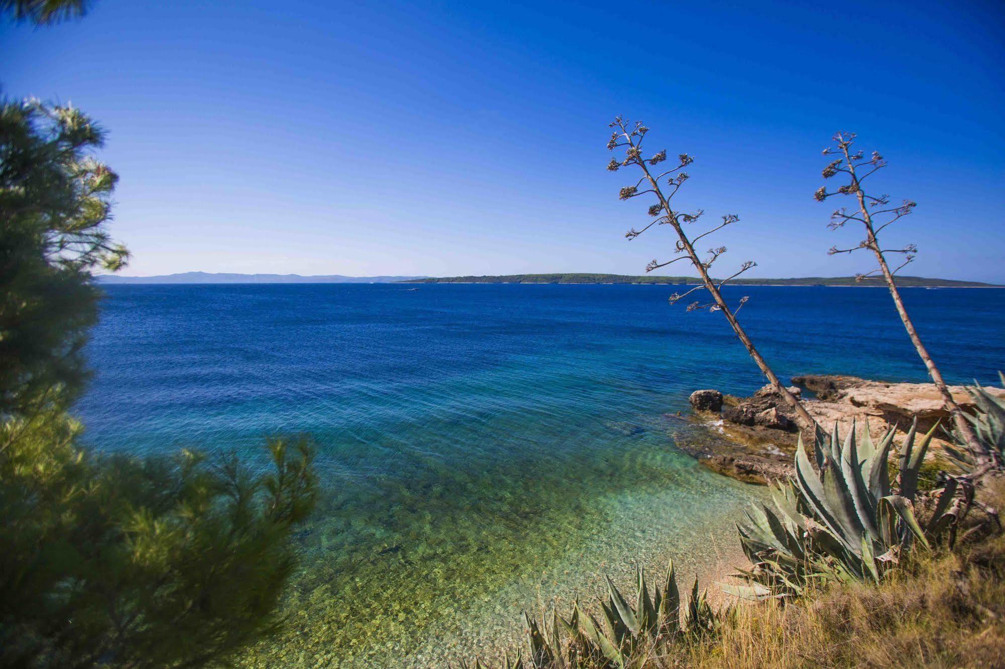 Cast Away - Eco Resort Zavala Dış mekan fotoğraf